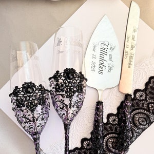 Black Gothic Wedding Flutes with Personalization Black Wedding Cake Cutting Set Halloween Wedding Decor Wedding Gift For Bride & Groom