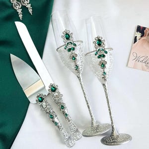 Engraved Emerald Wedding Champagne Flutes and Cake Cutting Set