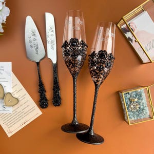 Gafas de boda negras Gafas de boda de Halloween Gafas negras personalizadas Juego de pastel de boda gótico Juego de cortar pastel negro Copas góticas