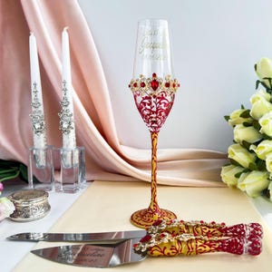 Gold  Quinceanera toast flutes and cake cutting set Quinceanera toast glasses Engraved Quinceanera gift Sweet 16 champagne flutes