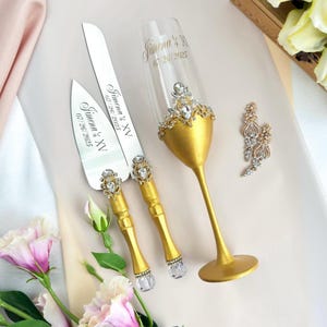Gold Quinceañera Set Champagne Glass and Cake Cutting Set Sweet 15 Set Personalized Quinceanera Set Mis Quince Set Sweet 16 Set