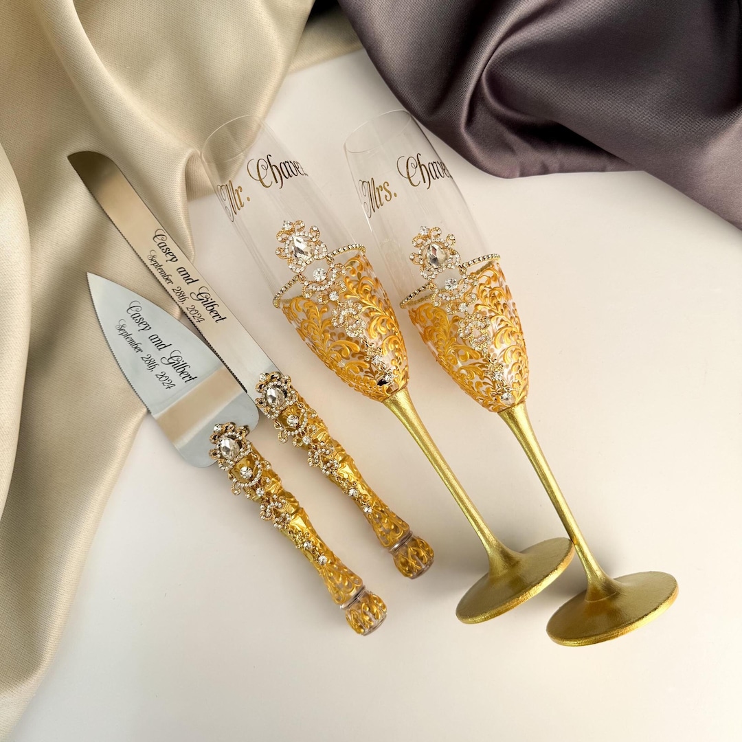 Personalized Gold Wedding Champagne Flutes and Cake Cutting Set - Etsy