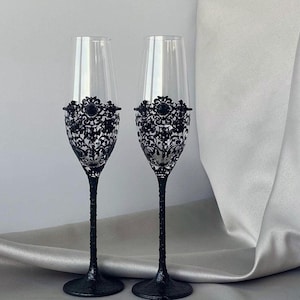Black Wedding Glasses Halloween Wedding Glasses Personalized Black Glasses Gothic Wedding Cake Set Black Cake Cutting Set Gothic Flutes