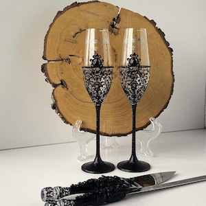 Personalized Black Toasting Flutes and Cake Server Set for Halloween Wedding, Gothic Theme Gothic Wedding Set Black Toast Flutes & Cake Set