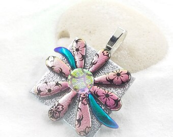 Daisy flower jewelry, dichroic glass pendant, Daisy necklace,fused glass necklace, Daisy pendant, jewelry handcrafted, flower jewelry, glass