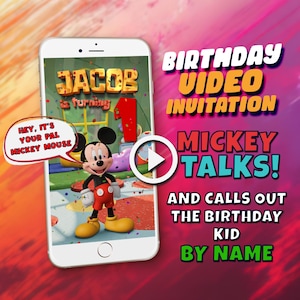 Puede incluir: Un smartphone muestra una invitación de video de cumpleaños con Mickey Mouse. La pantalla muestra "Jacob cumple 1" con Mickey Mouse. El texto en el teléfono dice "Hola, es tu amigo Mickey Mouse." Texto adicional dice "Invitación de video de cumpleaños."