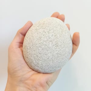 Piedra plana grande blanca rara de 8 x 12 cm para pintar. Roca afilada de forma natural. Piedra decorativa para acuario. Sostenible para la creación artística.