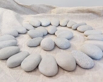 楕円形の石 ユニークな30個の平らな楕円形の石のセット。アート用の装飾石。絵画や