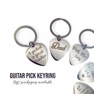 Personalized Guitar Pick Keyring, Keychain for guitarists, Musicians Jewellery, Custom Gift for Fathers day, Boyfriend, Girlfriend