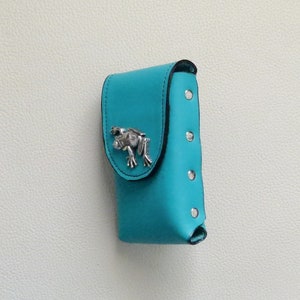 Turquoise Leather Cigarette Case with Tree Frog Decoration image 3