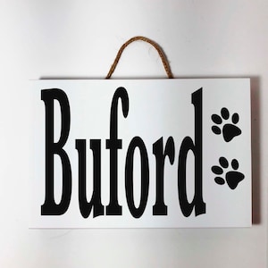 Personalized Dog Name Sign: Paw Print Kennel Decor