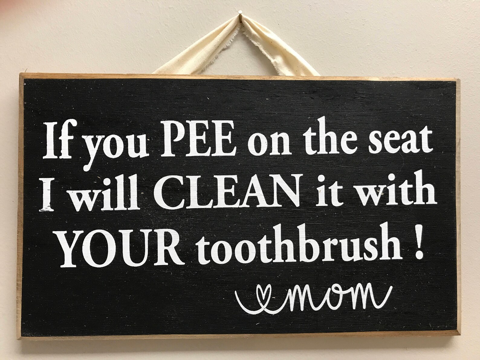 Clean will. Clean will. Clean will. Clean will. Женщина убирает в отеле.