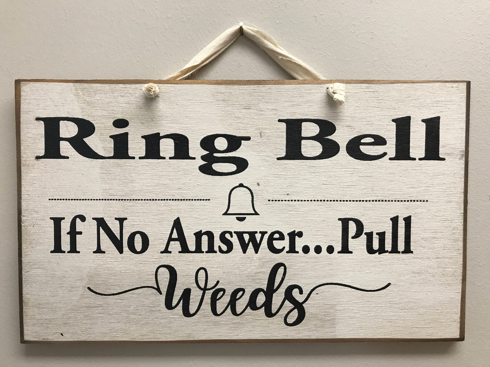 Иконка телефон. The bell сми. The bell. Ring a bell. Answer the bell.