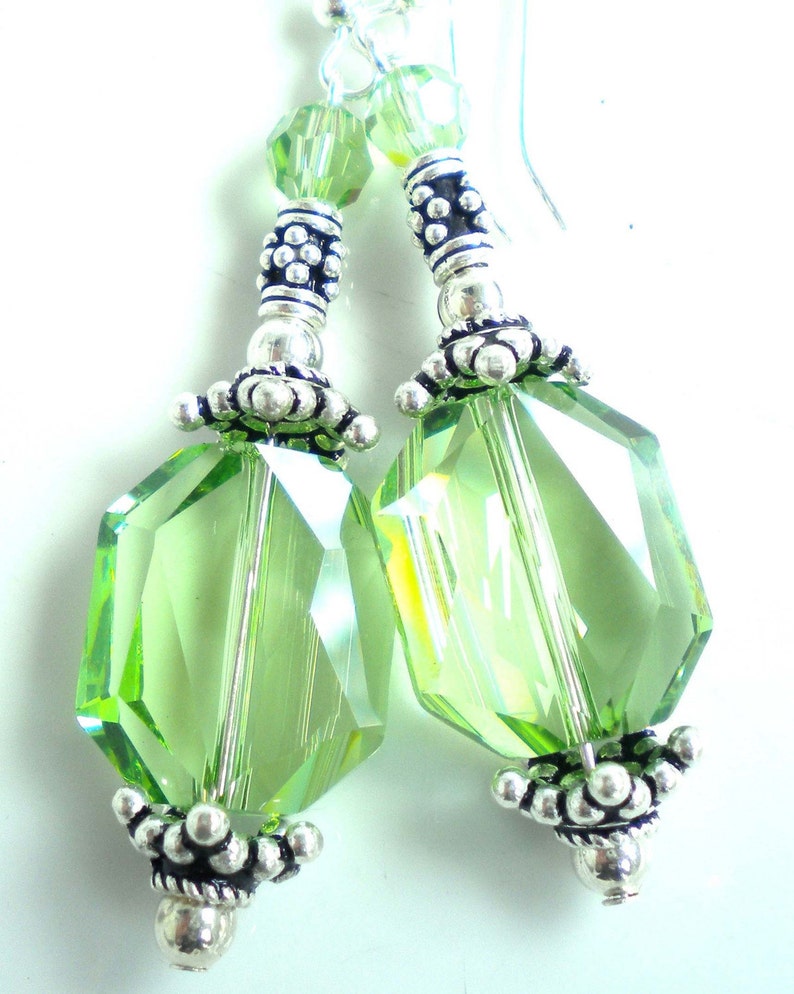 Peridot Crystal Pendant Earrings imagen 3