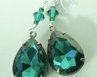 Emerald Green Crystal Earrings Vintage Rhinestone Crystal Vintage Teardrop Pendants