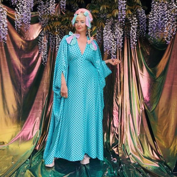 Slinky Turquoise Dot to Dot V Neck Kaftan Gown, Freesize