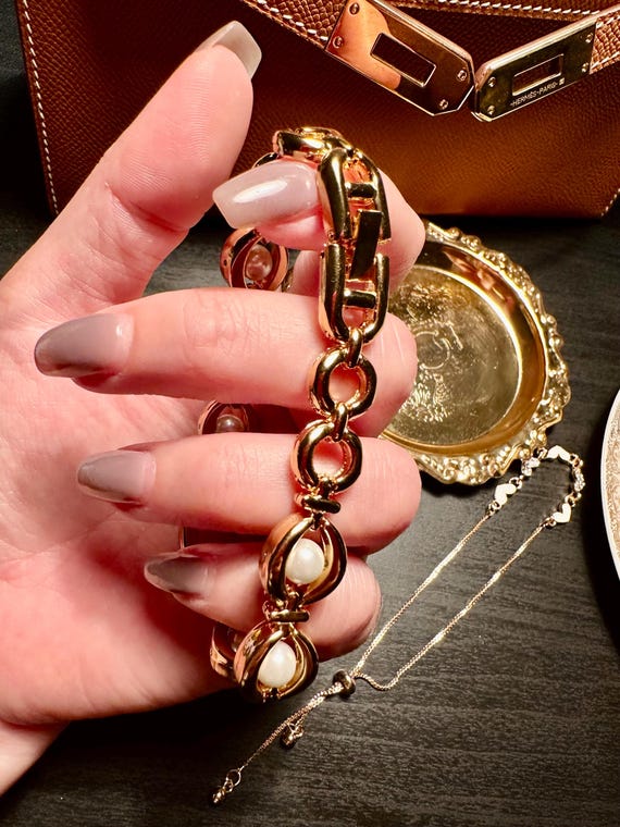 Gold Watch and Bracelet Gift Set, Elegant Women display picture 3