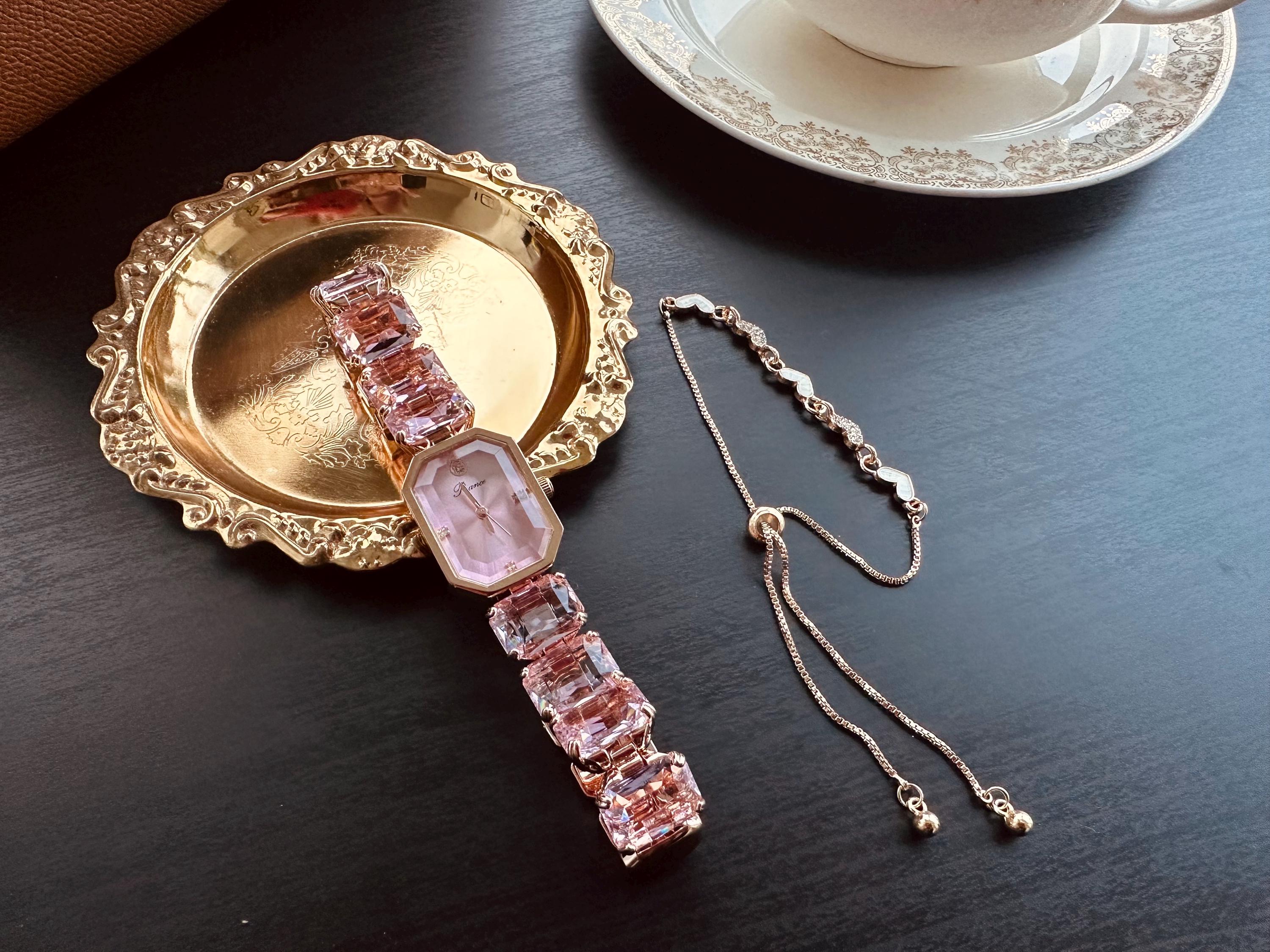 Gold Women display picture 3