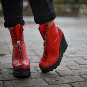 Rits rode winter grunge punk schoenen, rode winterlaarzen voor vrouwen, hoge leren schoenen met plateauzool, elegante dames enkellaarsjes echt leer