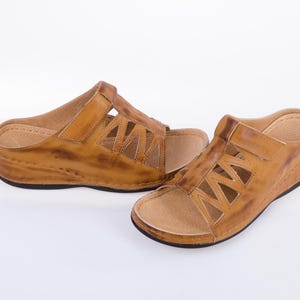 Handgefertigte Orthopädische Ledersandalen: Slip-Ons zur Unterstützung des Fußgewölbes