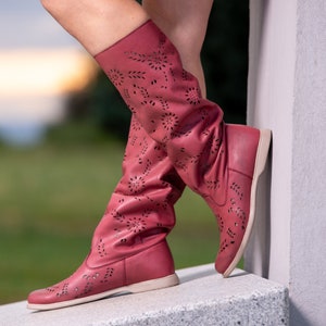 Extravagante leren zomerlaarzen, elegante stedelijke gotische cowgirl-schoenen, geperforeerde zomerlaarzen voor dames, handgemaakte gladiatorleren laarzen