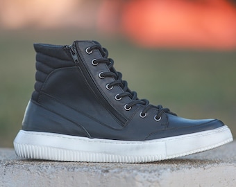 Tênis de cano alto de couro preto feito à mão – Sapatos casuais masculinos de streetwear com zíper lateral e fecho de cadarço