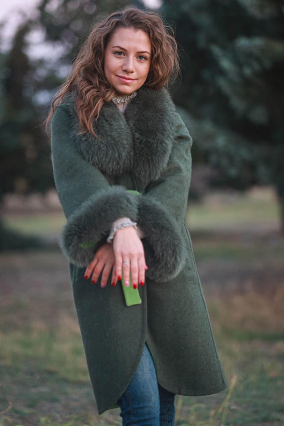 Winter Alpaka dunkelgrüner Mantel mit echtem Fuchspelz, Luxus