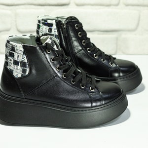 Black Leather Platform Boots: Women&#39;s Winter Grunge Shoes