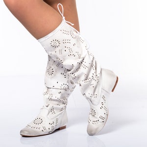 Geperforeerde zomerlaarzen voor dames, extravagante leren zomerlaarzen, handgemaakte gladiatorleren laarzen, elegante stedelijke gotische cowgirl-schoenen