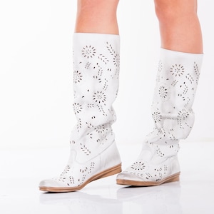 Geperforeerde zomerlaarzen voor dames, extravagante leren zomerlaarzen, handgemaakte gladiatorleren laarzen, elegante stedelijke gotische cowgirl-schoenen