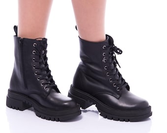 Botas de cuero con cordones hechas a mano: calzado negro de suela gruesa