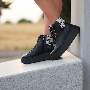 Black Leather Platform Winter Boots: Grunge Punk Style