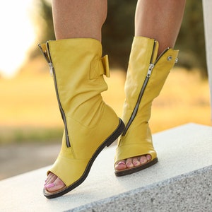 Gladiatorsandalen voor dames, leren zomerlaarzen voor dames, gele leren laarzen, handgemaakte gotische sandalen, extravagante leren zomerlaarzen