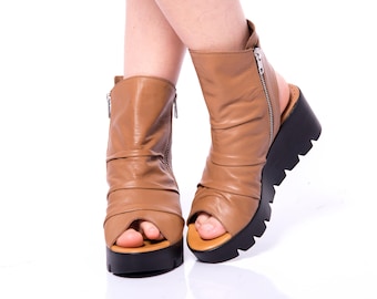 Sandali Gladiatori Donna Plateau Zeppa In Vera Pelle - Colori Nero E Verde
