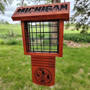 Suet Feeder with Tailboard Michigan Theme