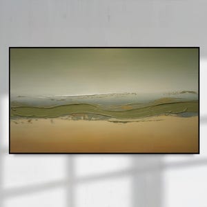 Puede incluir: Pintura abstracta de paisaje en un marco negro. La obra presenta un diseño texturizado y en capas con una paleta de colores verde oliva, beige y marrón claro. La pintura tiene una orientación horizontal.