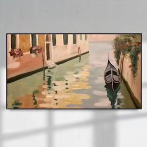 Peut inclure: Peinture à l'huile d'une scène de canal vénitien. Une gondole noire flotte sur l'eau, reflétant les couleurs des bâtiments et du ciel. Les bâtiments sont peints dans des tons pêche, beige et vert, avec des jardinières et de la verdure.