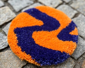 Mini alfombra con patrón de mechones hechos a mano