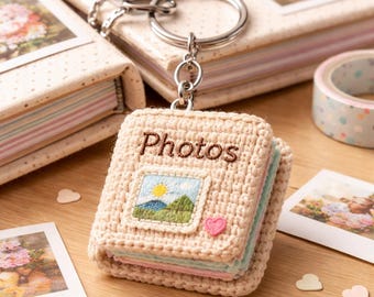 Mini Buch gehäkelte Charme Schlüsselanhänger - Fotoalbum inspiriert Accessoire für Buchliebhaber