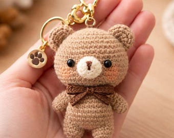 Ręcznie robiony na szydełku brelok z misiem – uroczy brelok do torby z motywem zwierzątek amigurumi, pluszowy prezent kawaii, mały, spersonalizowany dodatek w kształcie misia
