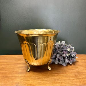 Vintage Brass Footed Planter Cachepot Hollywood Regency Brass Bowl Scalloped Brass Planter Art Deco Brass Plant Pot