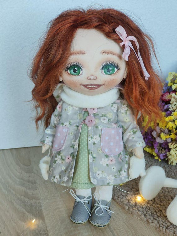 Muñeca de tela hecha a Pelirroja y ojos Muñeca de