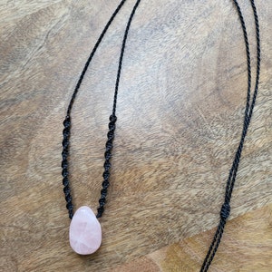 rose quartz focus stone macrame necklace, rose quartz macrame necklace, rose quartz necklace, simple macrame necklace, boho necklace