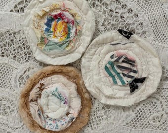 3 flores de estilo rústico, apliques hechos con retazos de colcha reciclados, adornos de estilo campestre chic.