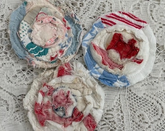 3 flores de estilo rústico, apliques hechos con retazos de colcha reciclados, adornos de estilo campestre chic.