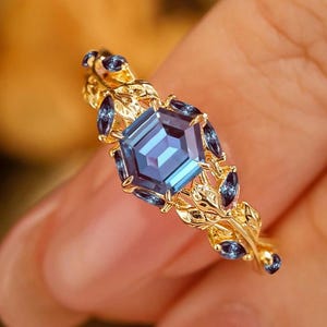 Dainty Hexagon Alexandrite Ring, Color Change Alexandrite, 925 Silver or Solid Gold, Purple Blue Alexandrite, Wedding Engagement Ring