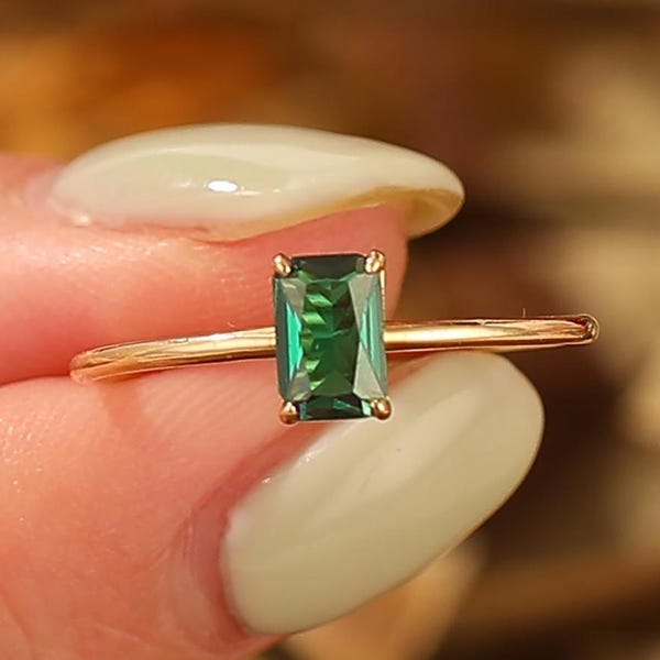 Anello con smeraldo da laboratorio, anello di fidanzamento con pietra portafortuna di maggio taglio smeraldo per lei, anelli sottili in oro massiccio
