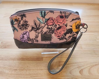 Elegante bolso de mano con cremallera / Diseño floral en rubor antiguo con vinilo brillante medianoche