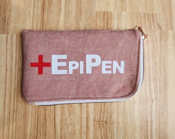 Bolsa para EpiPen etiquetada: compacta, elegante y fácil de encontrar.