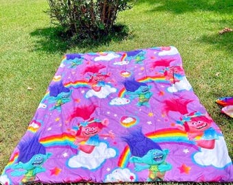 Dreamworks Trolls Quilted Bedspread with Flat Sheet (62" x 84")